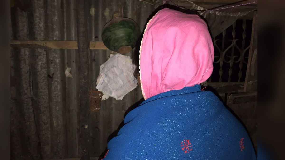 বিয়ের দাবিতে কিশোরীর অনশন, প্রেমিক উধাও 