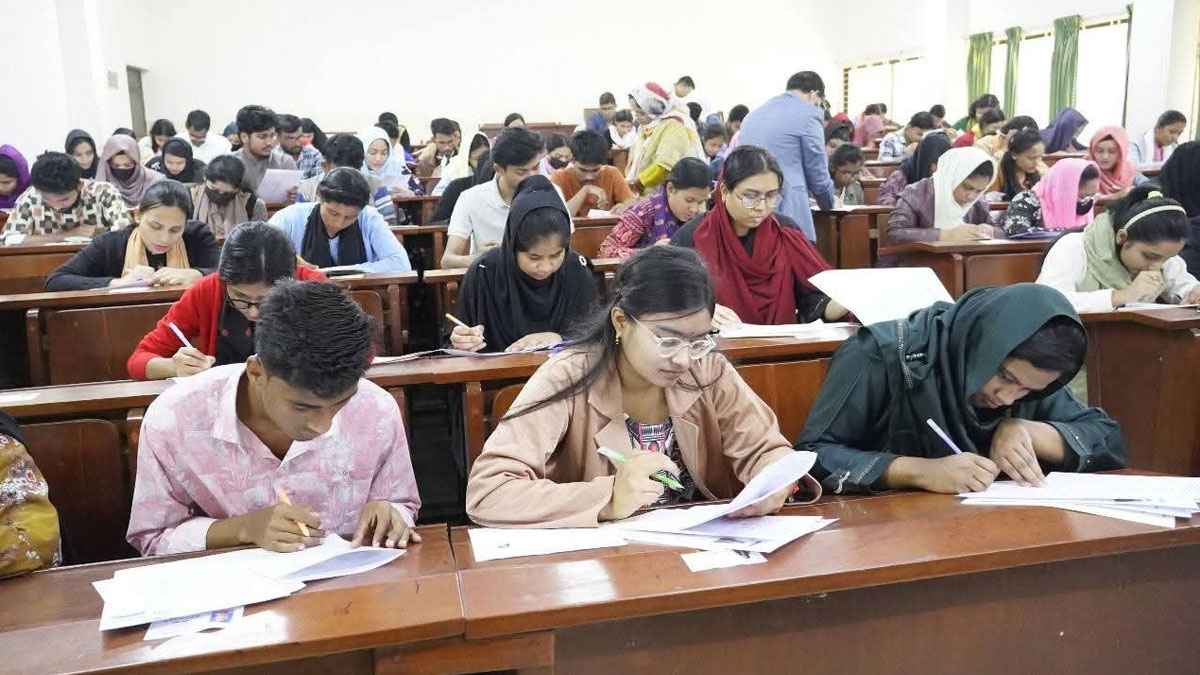 বাকৃবিতে ঢাবির ‘কলা, আইন ও সামাজিক বিজ্ঞান ইউনিট’-এর ভর্তি পরীক্ষা