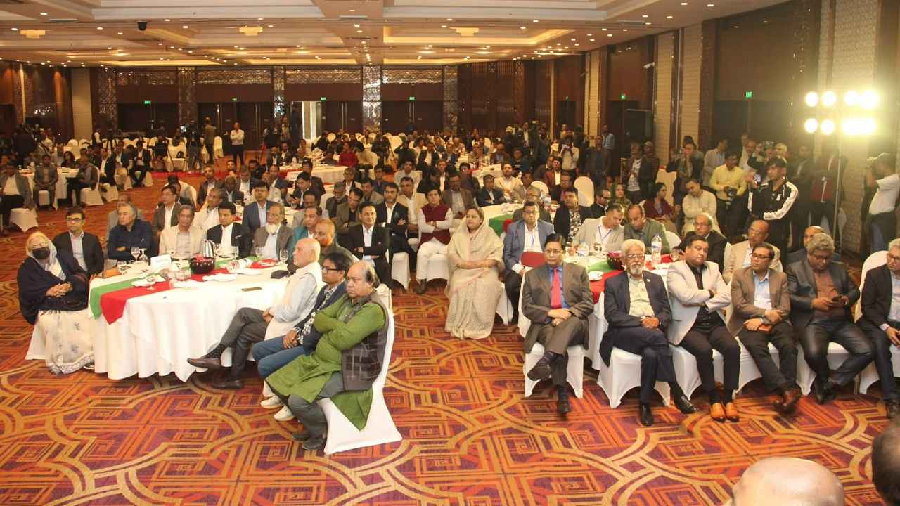 গণমাধ্যমের পূর্ণ স্বাধীনতা নিশ্চিত করতে সম্পাদকদের আশ্বাস বিএনপির