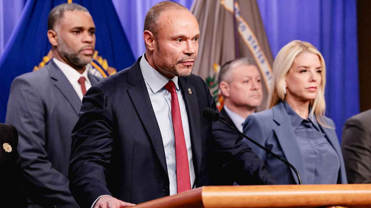 ট্রাম্পের মন্তব্যে এফবিআই উপপ্রধানের পদত্যাগের ঘোষণা