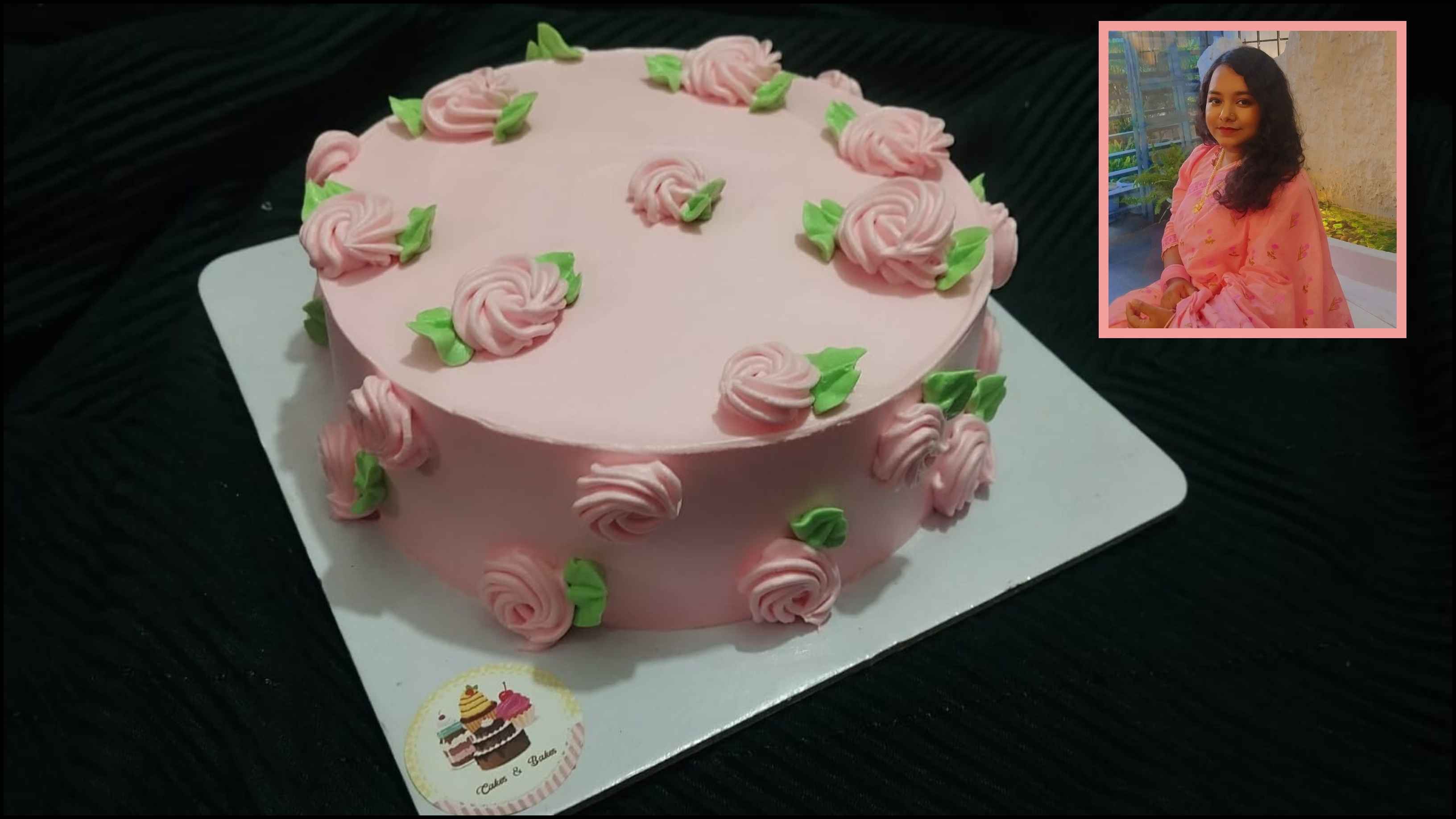 ক্রিসমাস স্পেশাল ভ্যানিলা স্পঞ্জ কেক উইথ বাটার ক্রিম ফ্রস্টিং