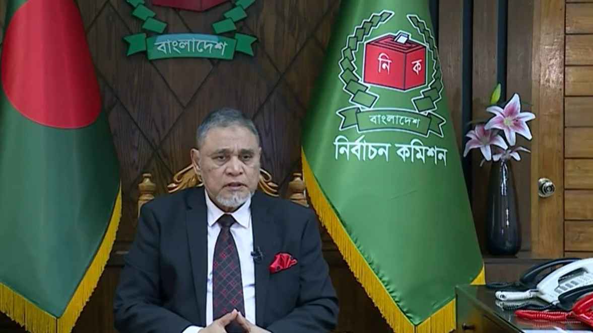 উদ্বেগ-উৎকণ্ঠার মধ্যেই ছাড়ল নির্বাচনী ট্রেন