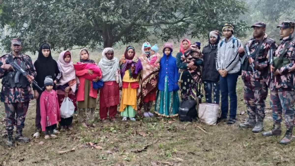 ভারত হতে অবৈধ অনুপ্রবেশের দায়ে আটক ২৭