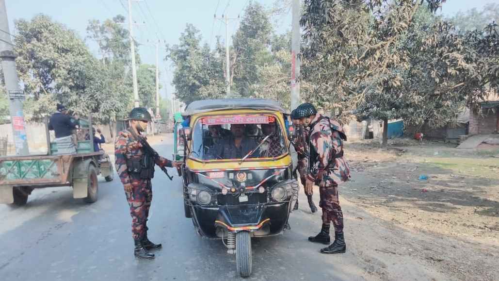 চাঁপাইনবাবগঞ্জে সীমান্তে কঠোর নিরাপত্তা-ব্যবস্থা জোরদার