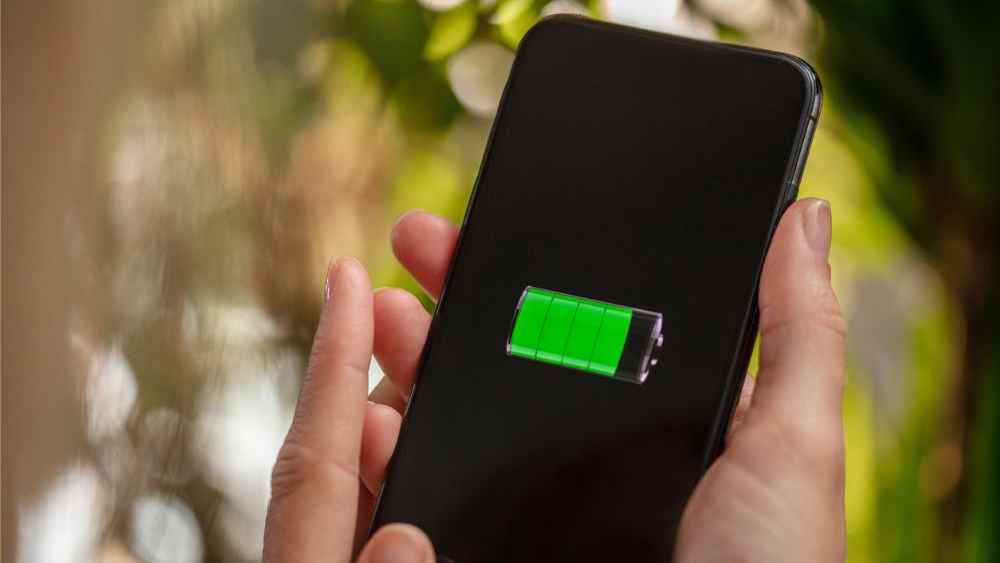 ফোনে চার্জ ধরে রাখতে চাইলে দিনের শুরুতে এই কাজটি করুন