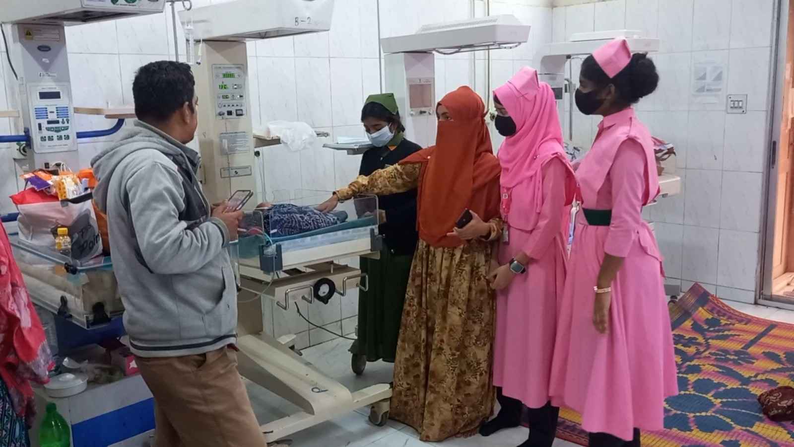 ক্লিনিকের বাথরুম থেকে রক্তাক্ত নবজাতক উদ্ধার, মা-বাবাকে খুঁজছে পুলিশ