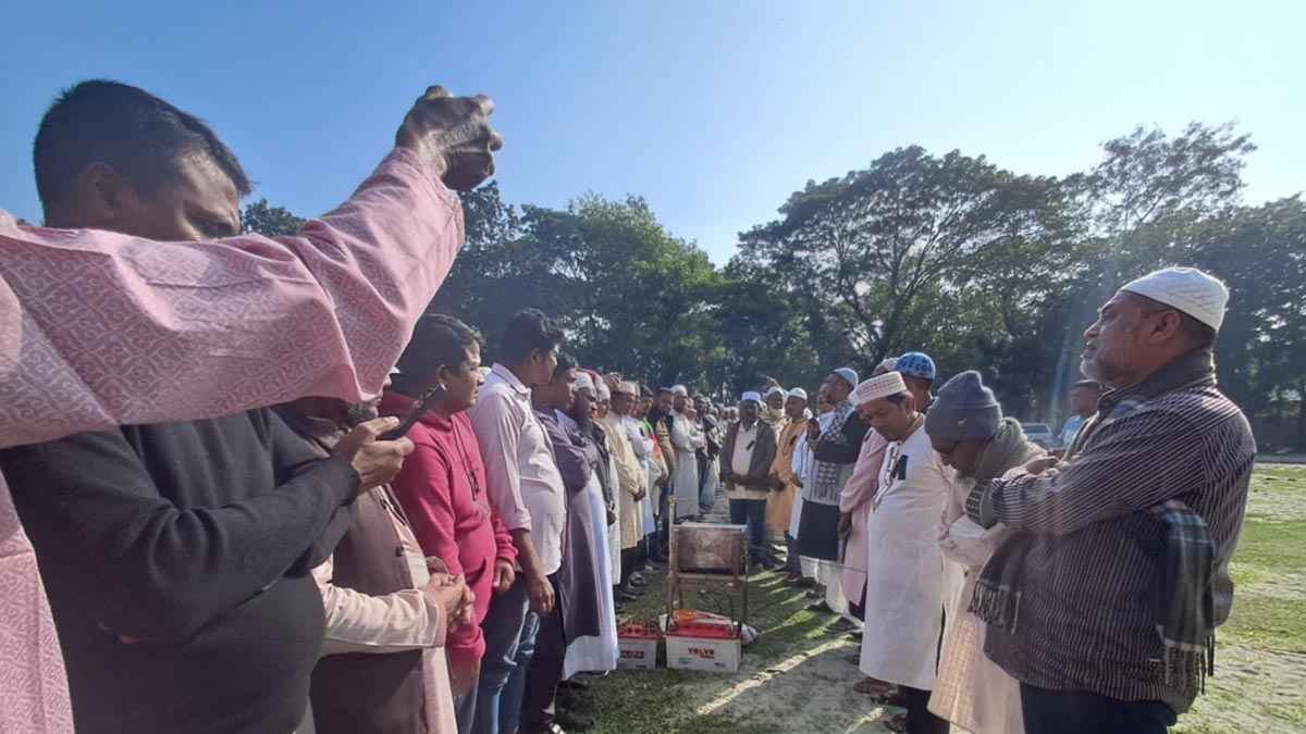 মিরসরাইয়ে খালেদা জিয়ার গায়েবানা জানাজা অনুষ্ঠিত 