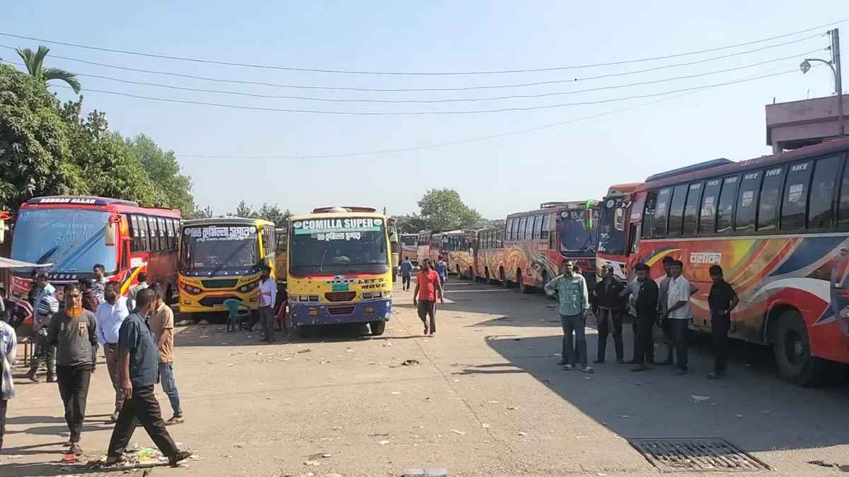 কুমিল্লা থেকে ৪০ রুটে বাস ধর্মঘট, ভোগান্তিতে যাত্রীরা