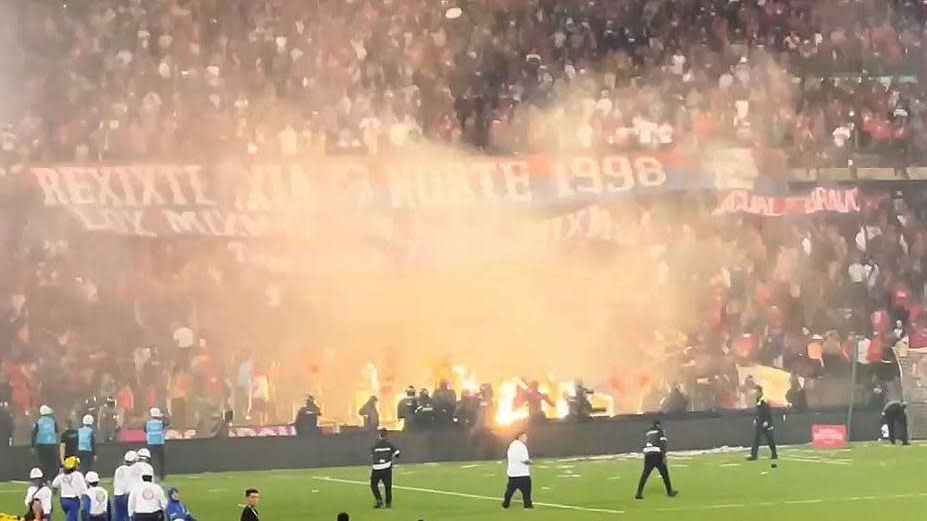 সমর্থকদের সংঘর্ষে ৫৯ জন আহত