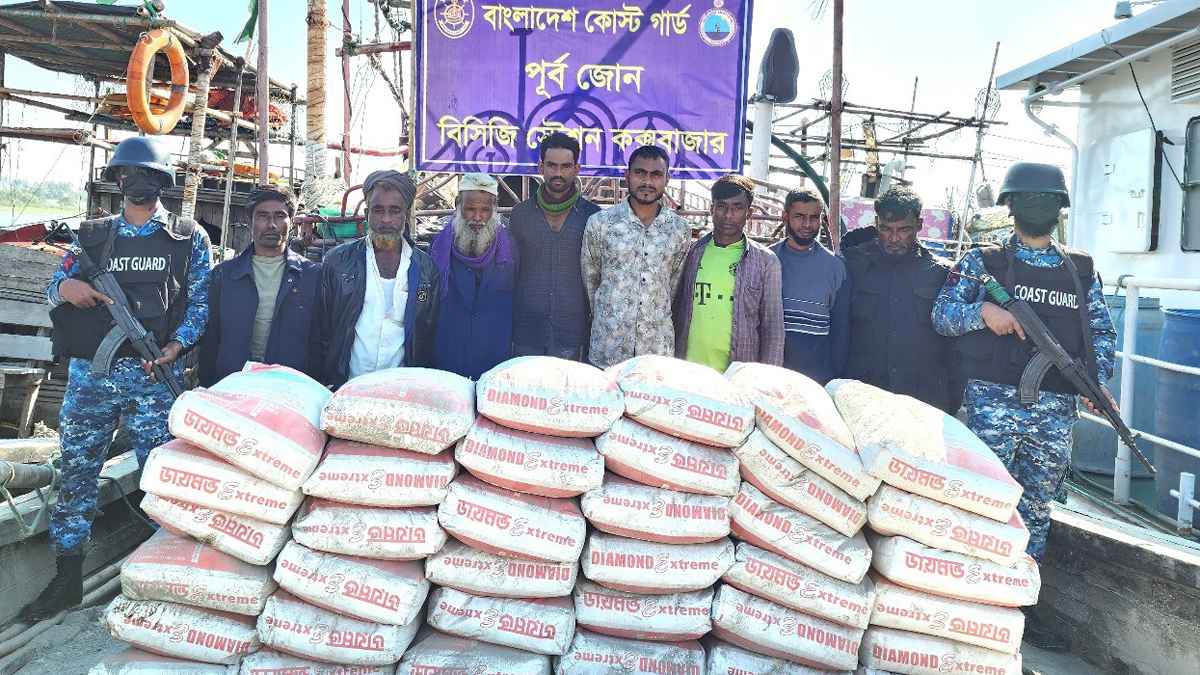 মায়ানমার পাচারকালে বিপুল পরিমাণ সিমেন্টসহ আটক ৮