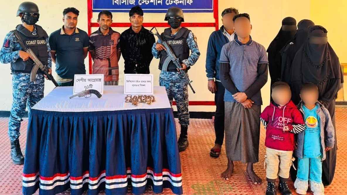 টেকনাফে দেশীয় আগ্নেয়াস্ত্রসহ ৩ মানব পাচারকারী আটক, উদ্ধার ৭