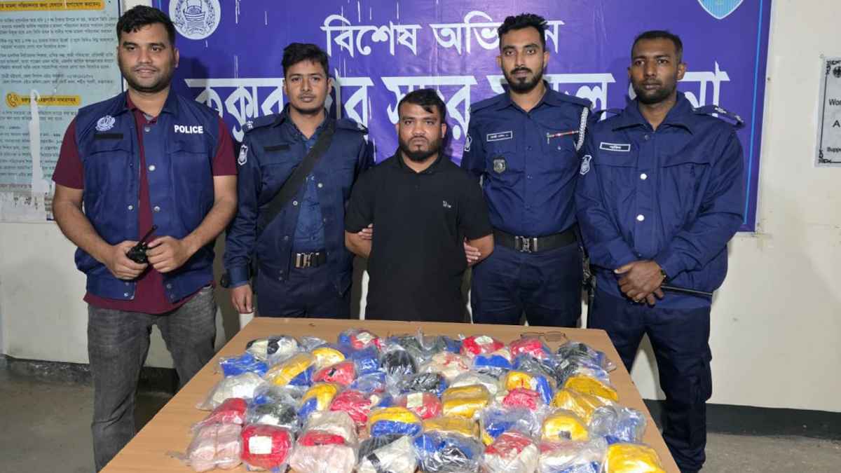 কক্সবাজারে বিপুল ইয়াবাসহ প্রাইভেটকার জব্দ, মাদক কারবারি আটক