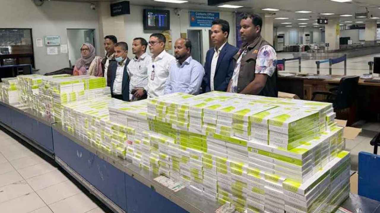 শাহ আমানত বিমানবন্দরে ৩০ লাখ টাকার সিগারেট জব্দ