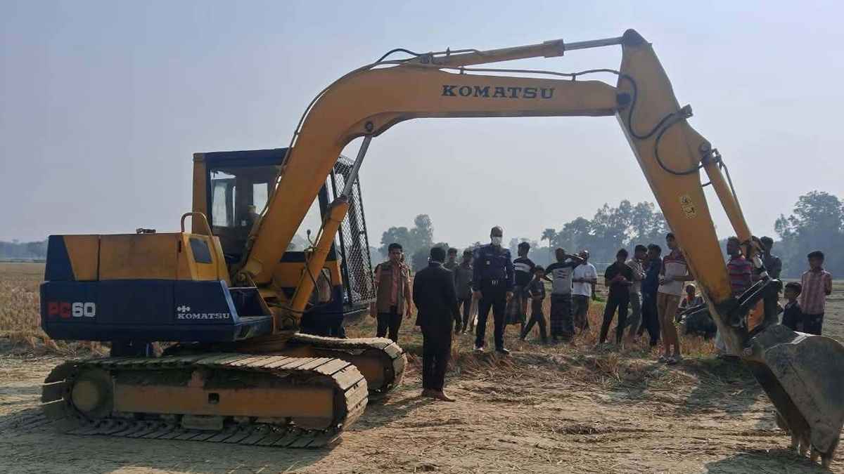 কুমিল্লায় মাটি ব্যবসায়ীকে ৩ লাখ টাকা জরিমানা