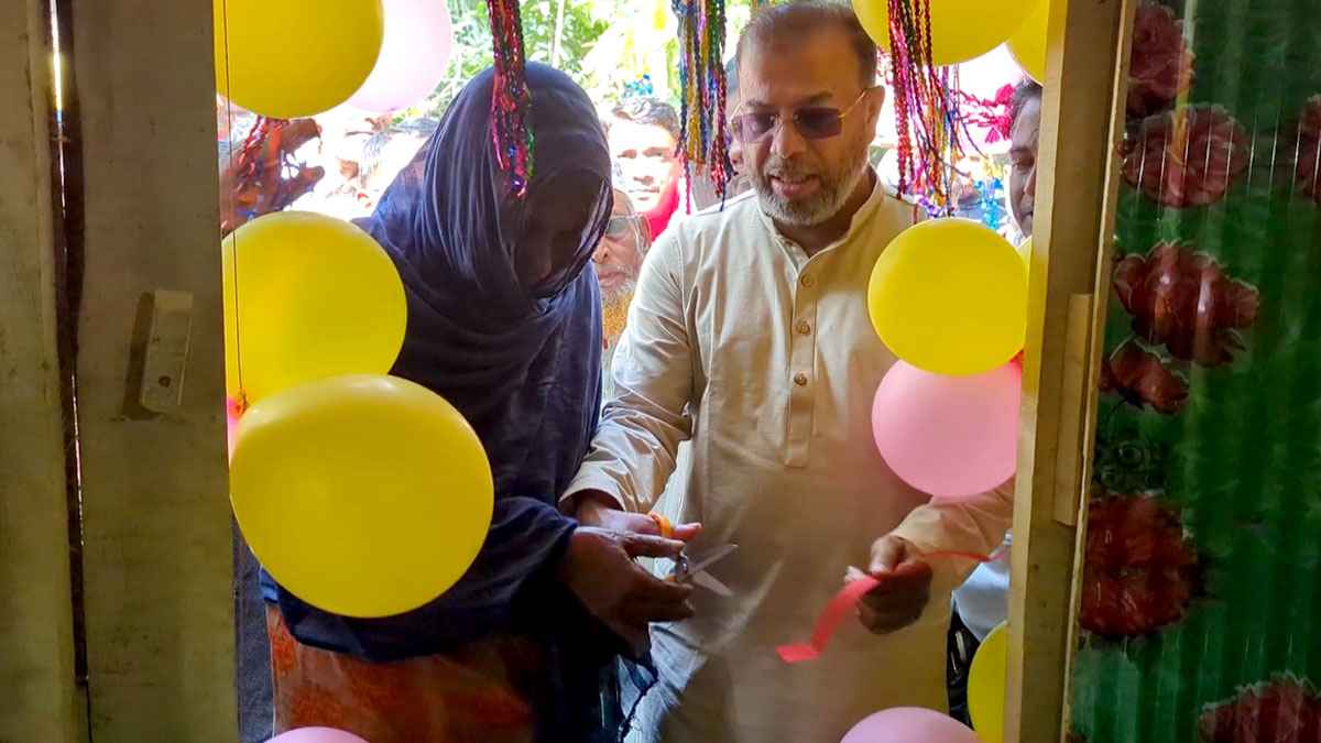 অসহায় নারীকে তারেক রহমানের জন্মদিনে নতুন ঘর উপহার