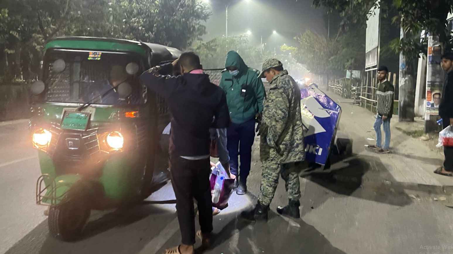 নিরাপত্তা নিশ্চিতে চেকপোস্ট বাড়িয়েছে পুলিশ