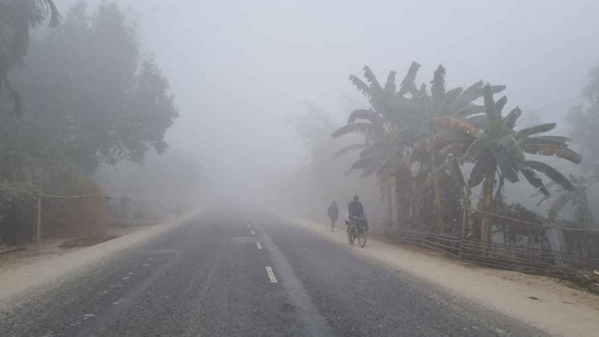 তীব্র শীতে কাবু দিনাজপুরের মানুষ, ছিন্নমূল মানুষের ভোগান্তি