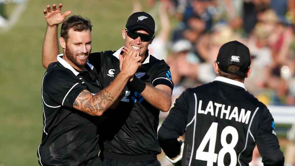 ইনজুরির কাছে হার মেনে অবসরের ঘোষণা কিউই তারকা ক্রিকেটারের