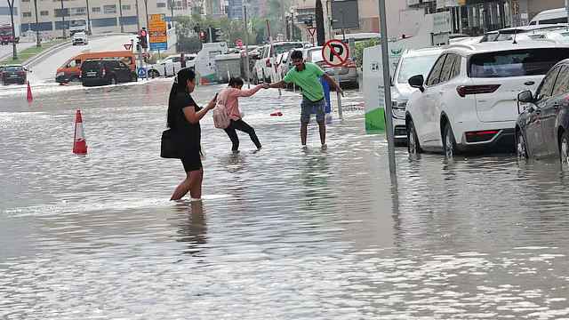 ভারী বর্ষণে দুবাইয়ে বন্যা