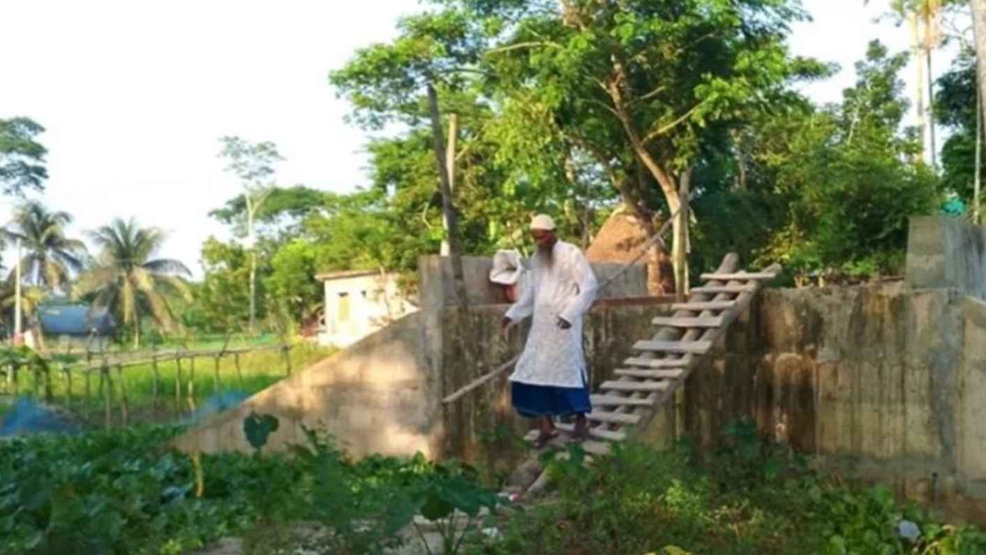 দুমকিতে ৩২ লাখ টাকা সেততে উঠতে হয় মই দিয়ে