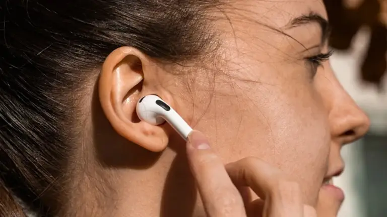 earbuds-768x432