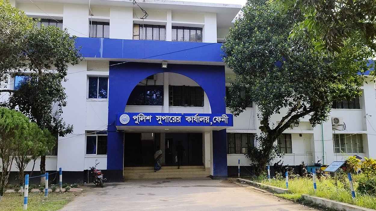 ফেনীতে পুলিশের অভিযানে গ্রেফতার ১২