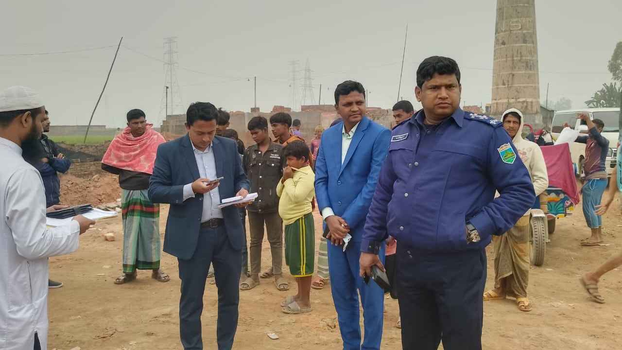 সিরাজগঞ্জে ৫ অবৈধ ইটভাটাকে ৪ লাখ টাকা জরিমানা