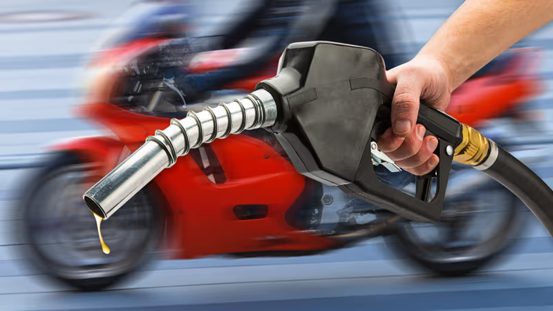 হঠাৎ বাইকের মাইলেজ কমে গেছে? জ্বালানি সাশ্রয়ে মেনে চলুন ৫টি সহজ নিয়ম