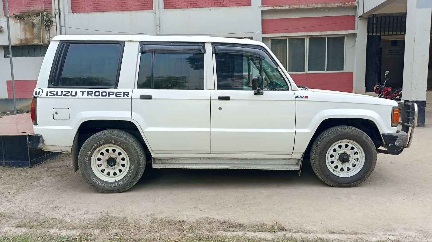 টাঙ্গাইলে পুলিশের ধাওয়ায় গাড়ি ফেলে পালালো ডাকাত দল