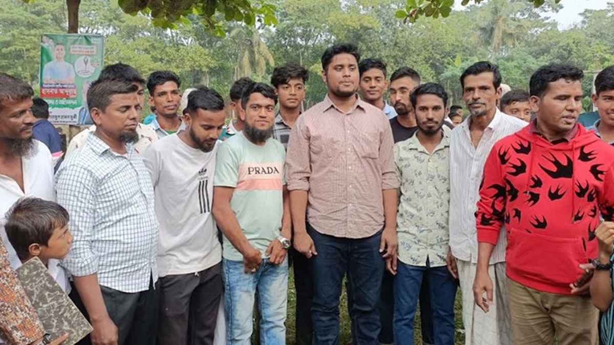 একদিনে ১৮টি স্থানে নির্বাচনী প্রচারণায় হাসনাত আব্দুল্লাহ