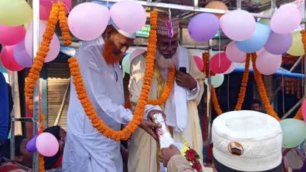 ফেনীতে ঘোড়ার গাড়িতে ইমামের রাজকীয় বিদায়