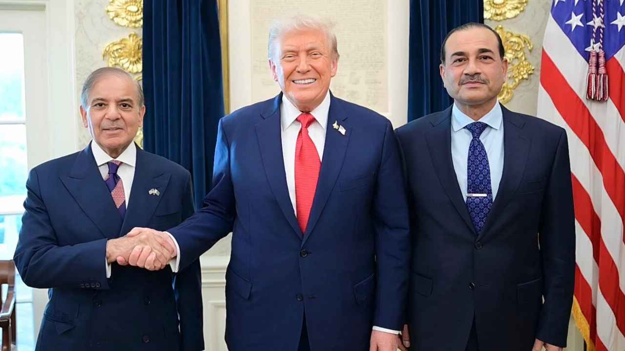 ভারতকে ‘ছুঁড়ে ফেলে’ পাকিস্তানকে কাছে টানছে যুক্তরাষ্ট্র! 