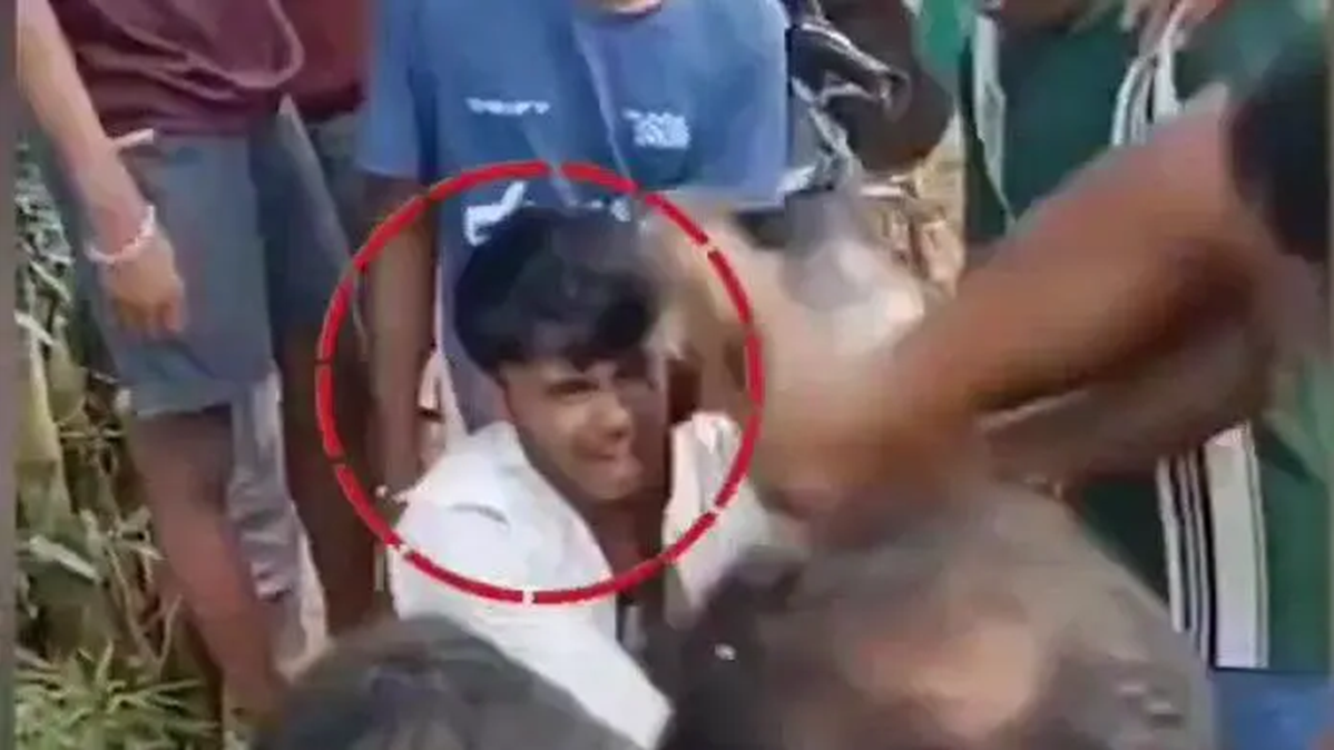 ভারতে মুসলিম যুবককে বাংলাদেশি আখ্যা দিয়ে মারধর, বলানো হয় ‘জয় শ্রীরাম’