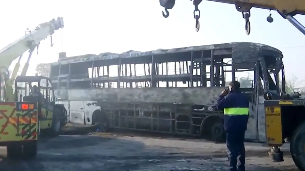 ভারতে ঘন কুয়াশায় ১০ বাস-গাড়ির সংঘর্ষ, নিহত ৪