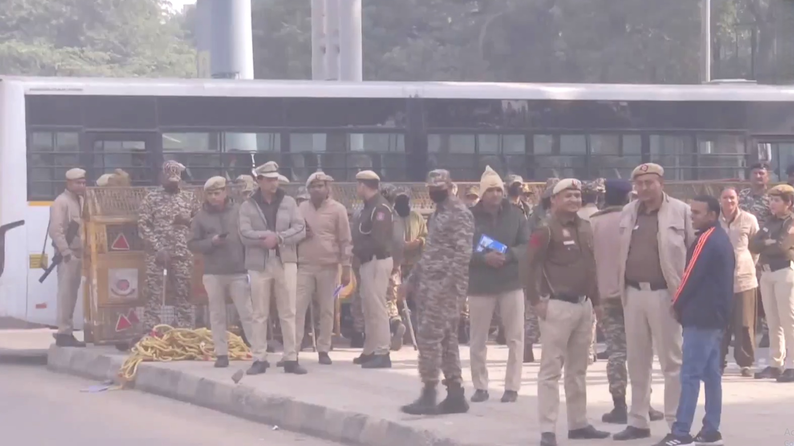 দিল্লিতে বাংলাদেশ হাইকমিশনের নিরাপত্তায় ১৫ হাজার পুলিশ মোতায়েন