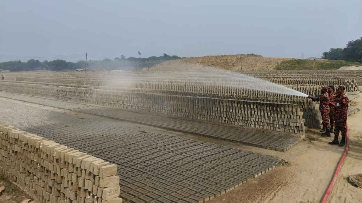 কালীগঞ্জে ২ ইটভাটায় অভিযান