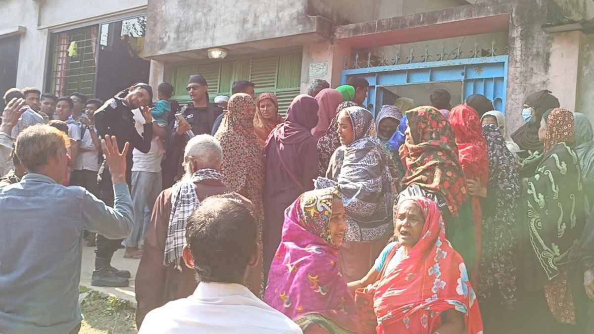 শ্বাসরোধে র্যাব সদস্যের স্ত্রীকে হত্যার পর স্বর্ণালঙ্কার চুরি