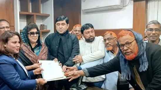 যশোর-২ বিএনপির প্রার্থী সাবিরা সুলতানার মনোনয়নপত্র সংগ্রহ