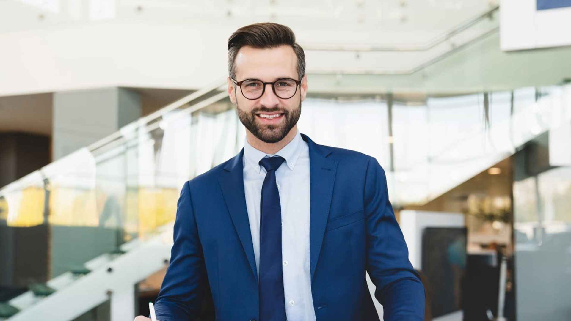 মদিনা গ্রুপে চাকরি, কর্মস্থল ঢাকা