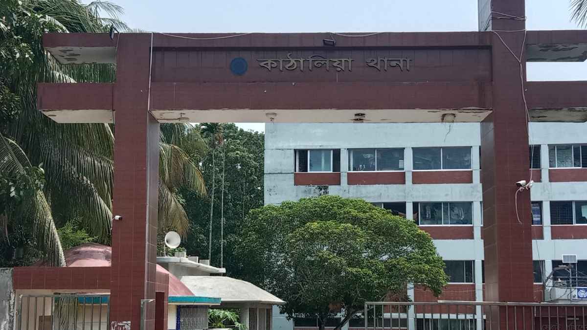 শিক্ষকের বিরুদ্ধে শিশু শিক্ষার্থীকে রক্তাক্ত জখমের অভিযোগ