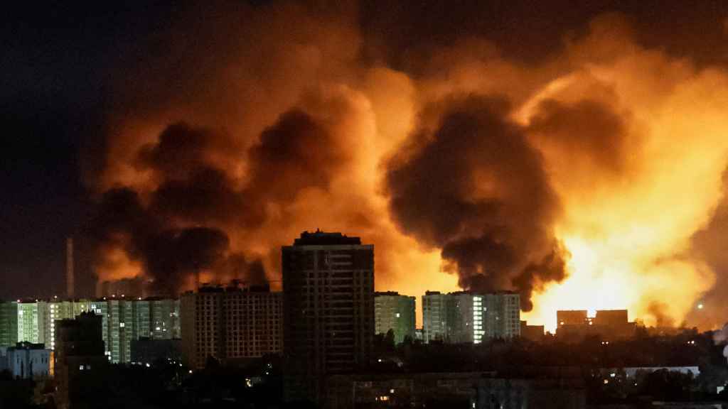 রাশিয়ার ভয়াবহ মিসাইল হামলায় কেঁপে  কিয়েভ