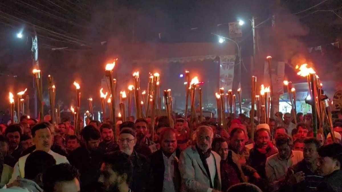 মনোনয়ন ঘিরে দিনভর উত্তেজনা, রাতে মশালের আলোয় ফুঁসে উঠল কিশোরগঞ্জ