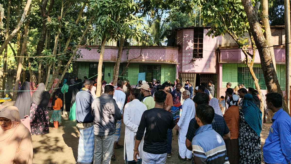 মধ্যরাতে লক্ষ্মীপুরে হাতুড়ি দিয়ে বৃদ্ধাকে পিটিয়ে হত্যা