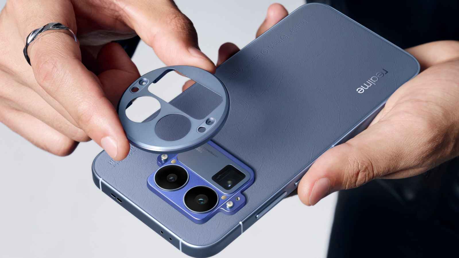 রিয়েলমির এই ফোনে পাবেন প্রফেশনাল ক্যামেরা