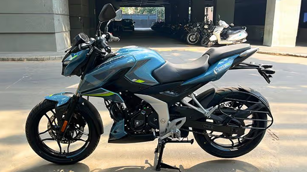 বাজাজ ১৬০ সিসির নতুন পালসার আনল, দাম সোয়া লাখ