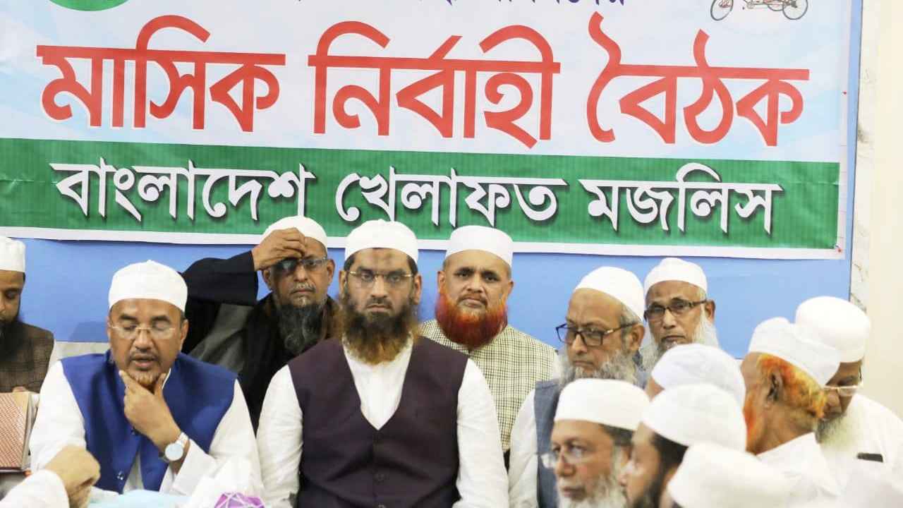 ওসমান হাদির ওপর হামলার ঘটনায় সরকার দায় এড়াতে পারে না: মামুনুল হক