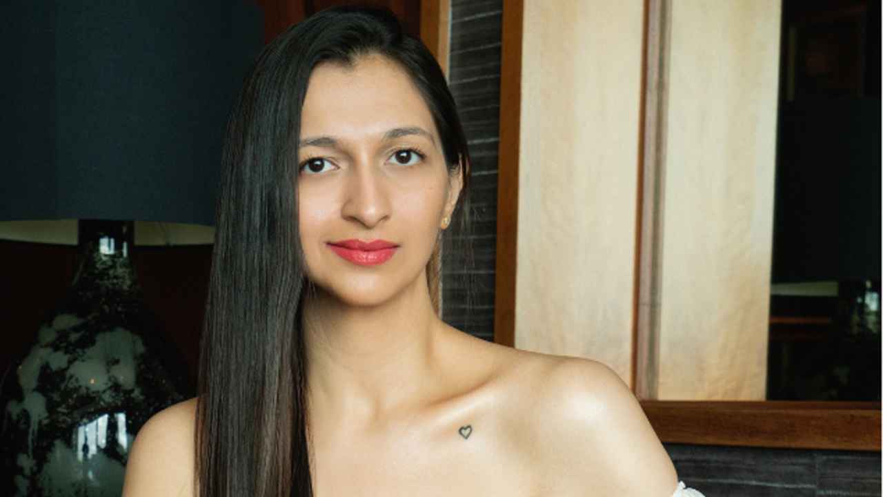 প্রতারণার অভিযোগে বাবা-ভাইসহ গ্রেফতার অভিনেত্রী