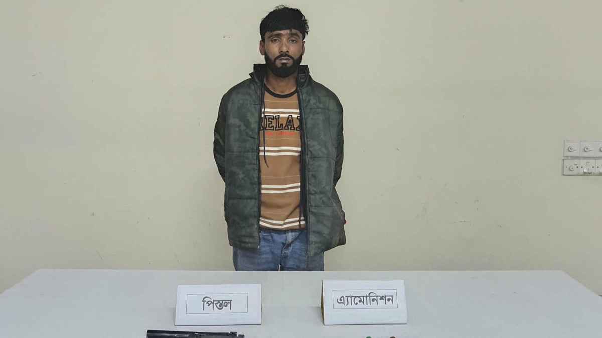 মেহেরপুরে যৌথ বাহিনীর অভিযানে অবৈধ অস্ত্রসহ আটক ১