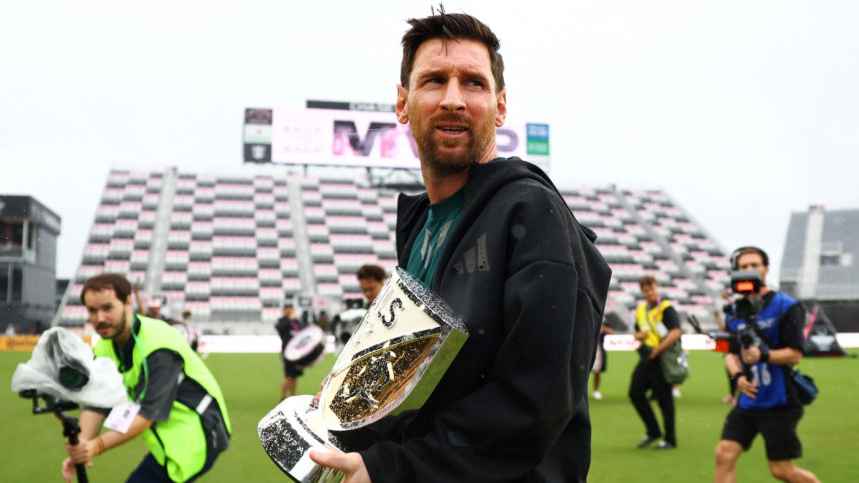 টানা দ্বিতীয়বার বর্ষসেরার পুরস্কার জিতে মেসি যা বললেন