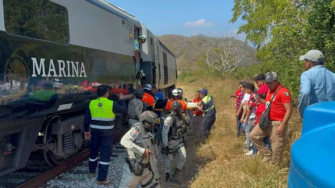 ট্রেন লাইনচ্যুত হয়ে মেক্সিকোতে নিহত ১৩